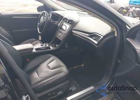 2019 Ford Fusion Hybrid Titanium z USA, uszkodzony, nr VIN 3FA6P0RU0KR217200